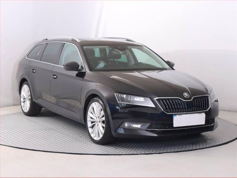 Škoda Superb - hlavní foto