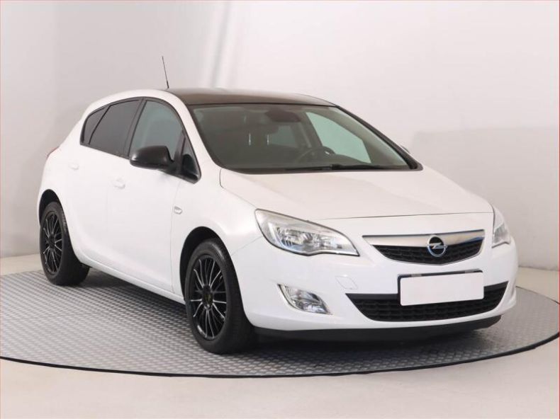 Opel Astra - hlavní foto