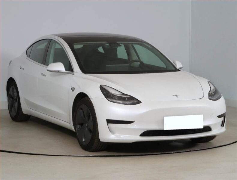 Tesla Model 3 - hlavní foto