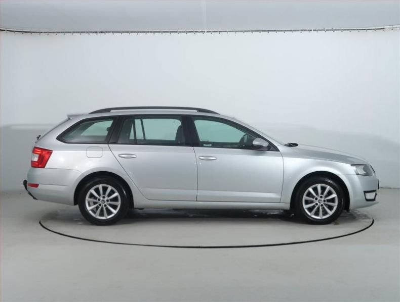 Škoda Octavia - hlavní fotka