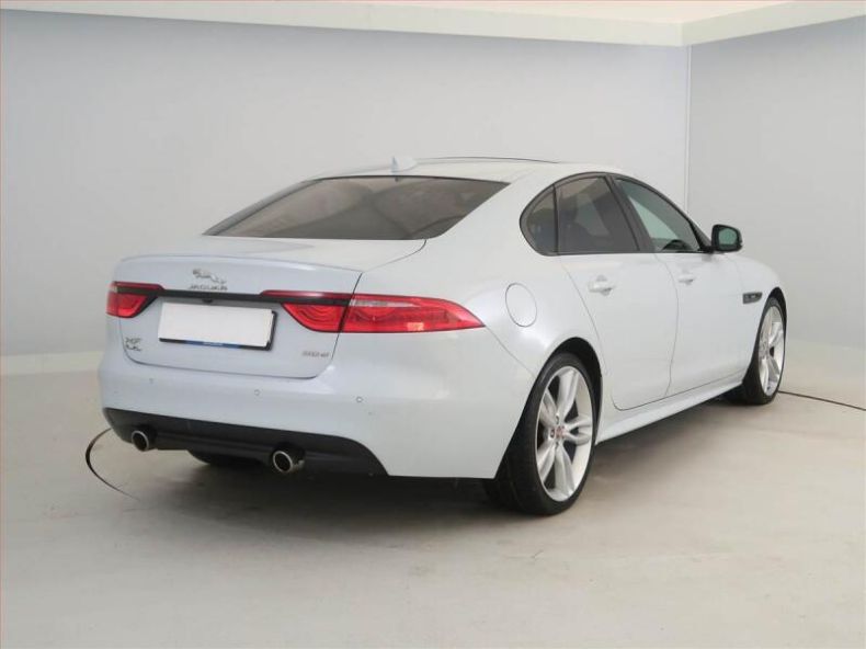 Jaguar XF - hlavní fotka