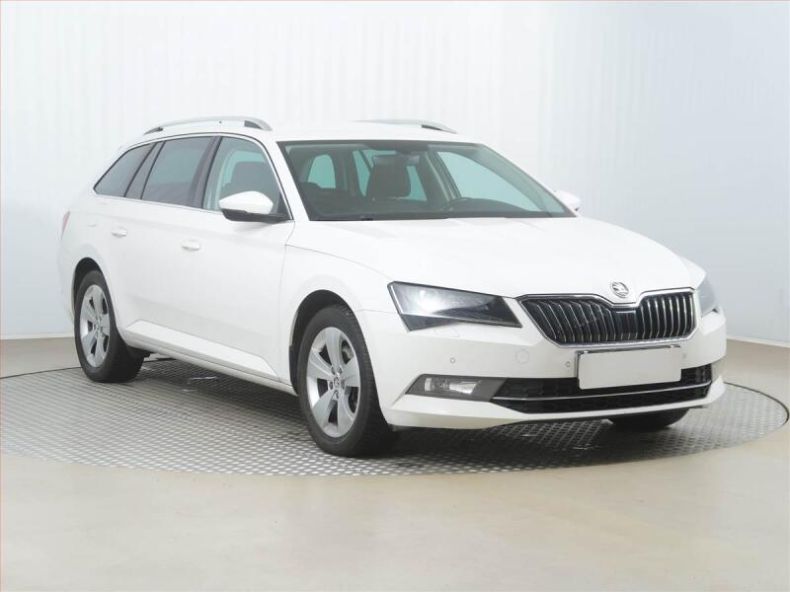 Škoda Superb - hlavní foto