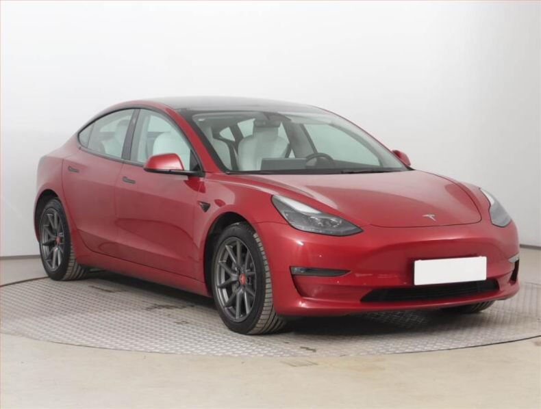 Tesla Model 3 - hlavní foto