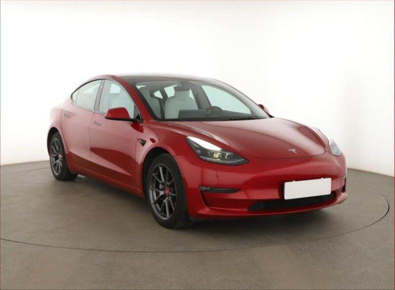 Tesla Model 3 - hlavní foto