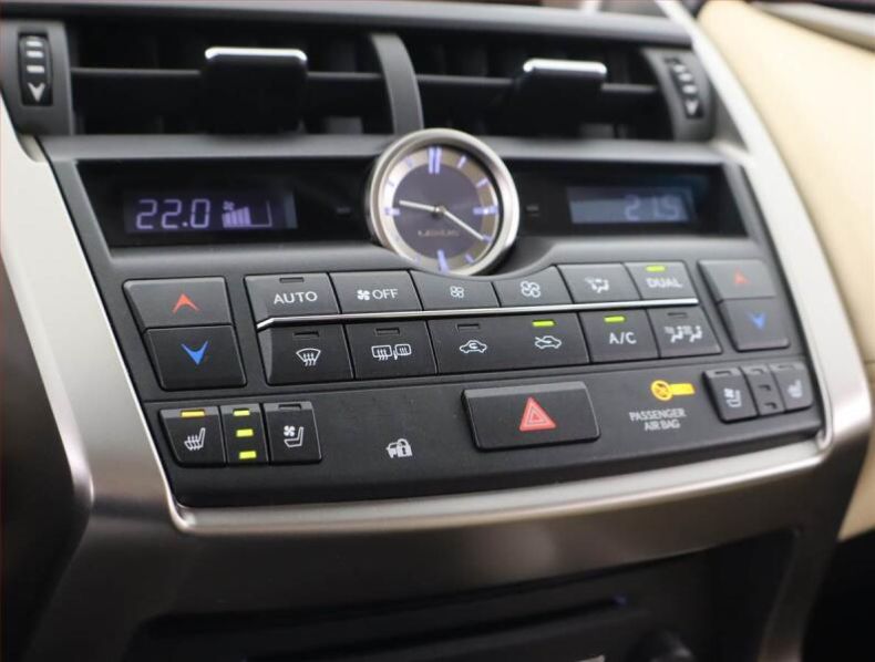 Lexus NX 300h - hlavní fotka