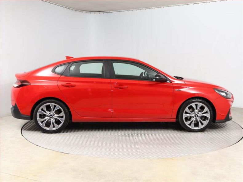 Hyundai i30 - hlavní fotka