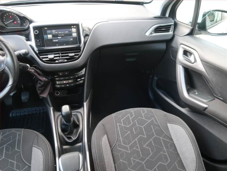 Peugeot 2008 - hlavní fotka