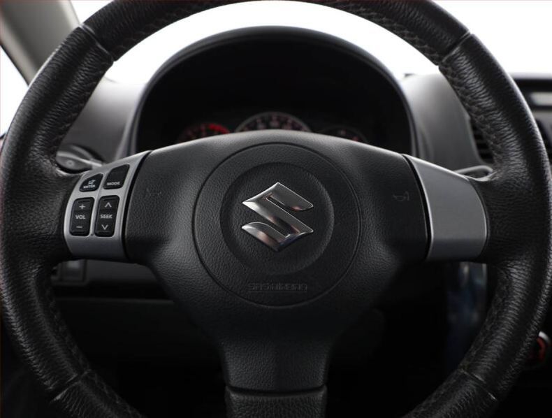 Suzuki SX4 - hlavní fotka