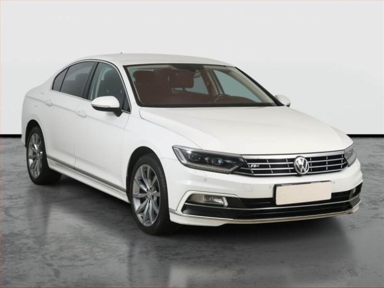 Volkswagen Passat - hlavní fotka inzerátu