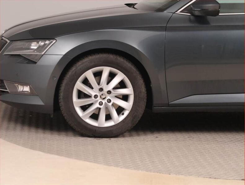 Škoda Superb - hlavní fotka
