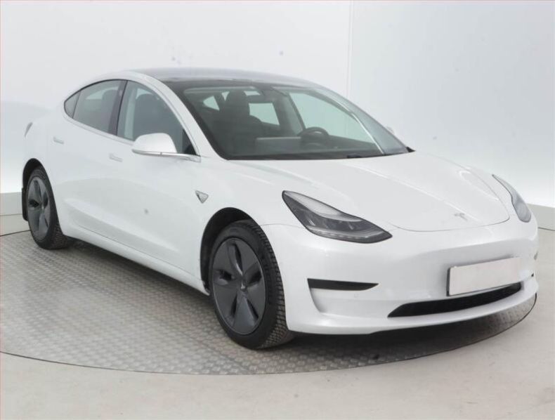 Tesla Model 3 - hlavní fotka inzerátu