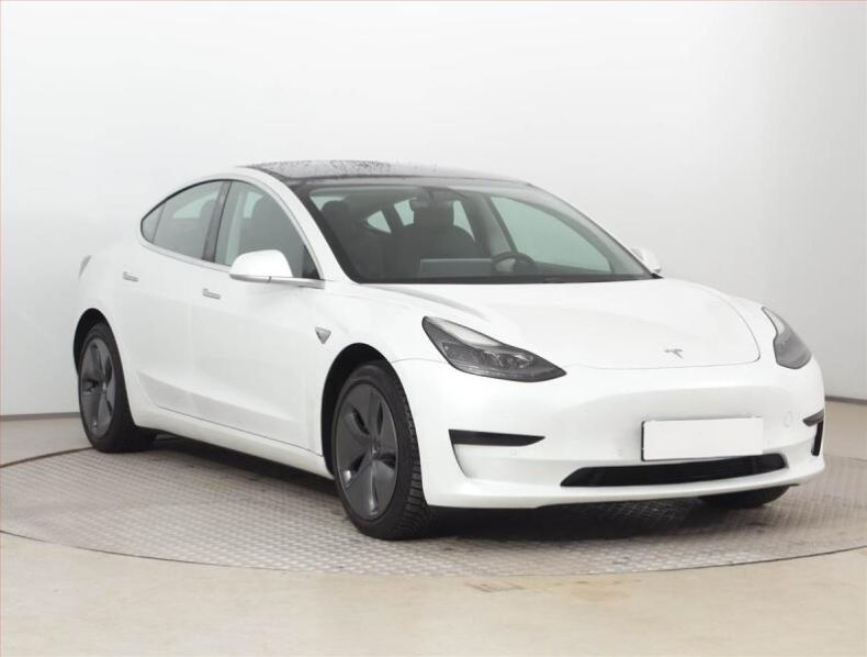 Tesla Model 3 - hlavní foto