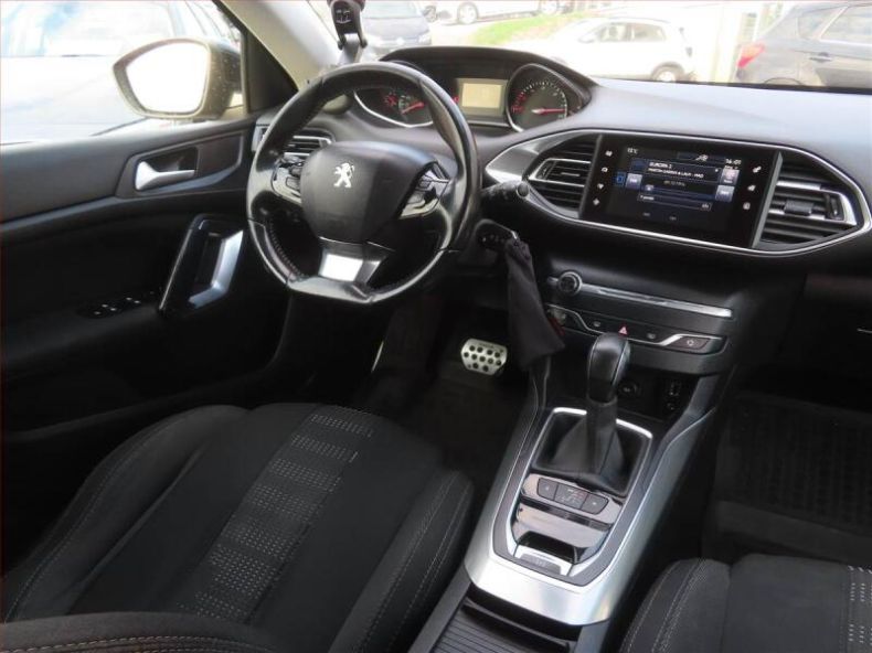 Peugeot 308 - hlavní fotka