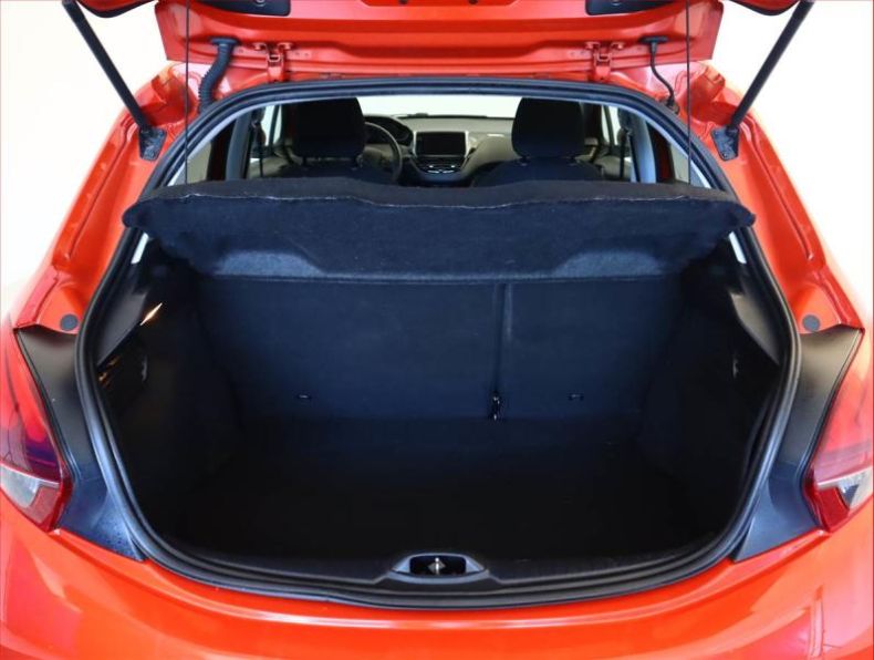 Peugeot 208 - hlavní fotka