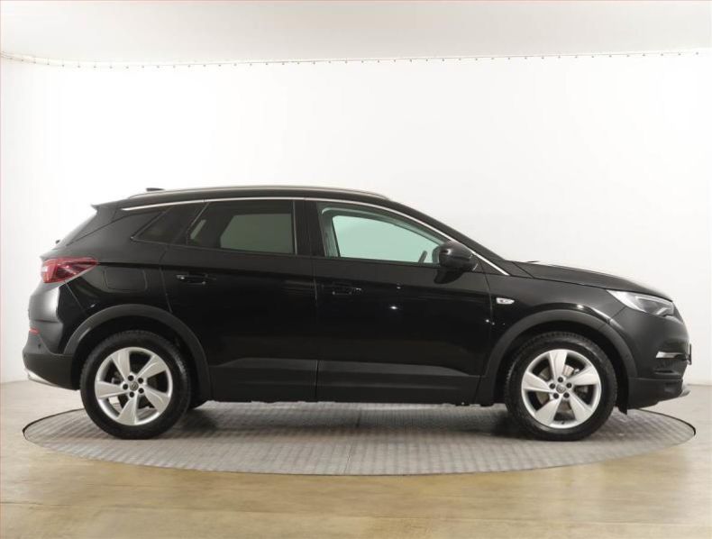 Opel Grandland X - hlavní fotka
