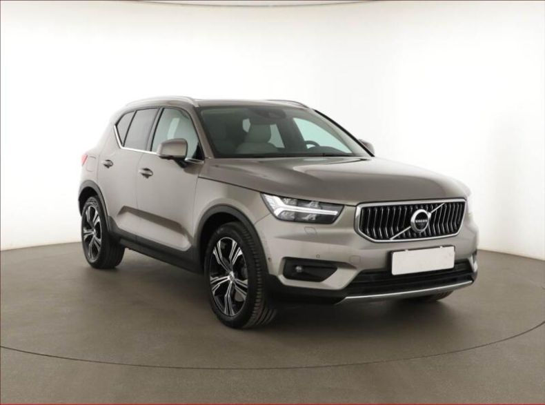 Volvo XC40 - hlavní foto