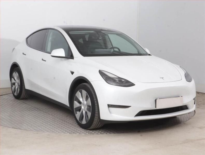 Tesla Model Y - hlavní fotka