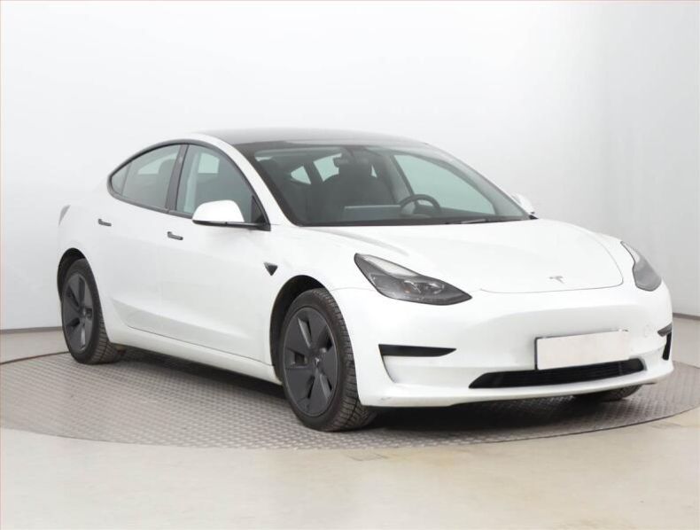 Tesla Model 3 - hlavní foto