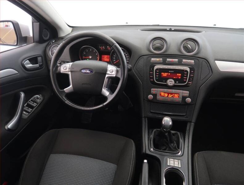 Ford Mondeo - hlavní fotka