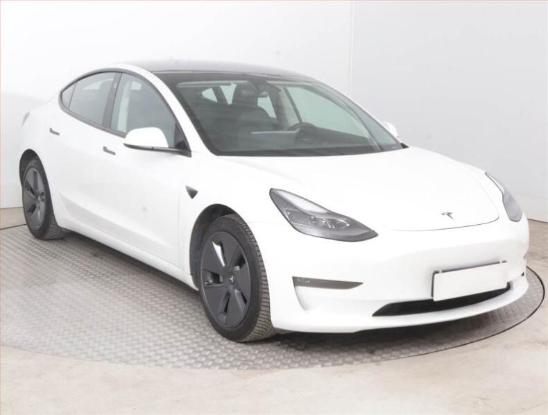 Tesla Model 3 - hlavní foto