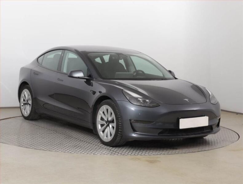 Tesla Model 3 - hlavní foto