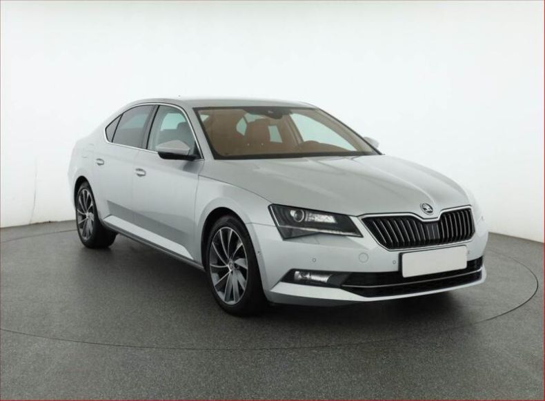 Škoda Superb - hlavní foto