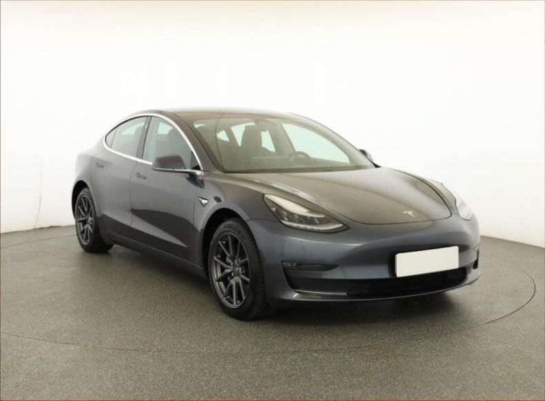 Tesla Model 3 - hlavní foto