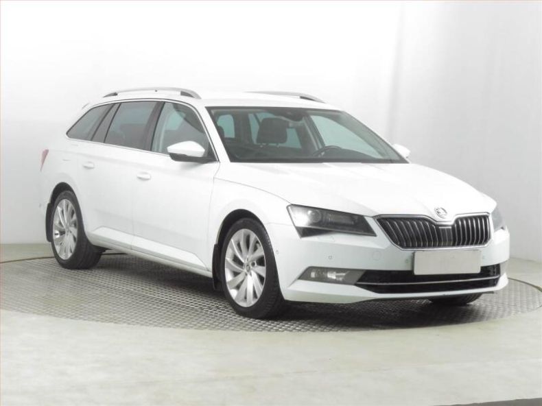 Škoda Superb - hlavní foto