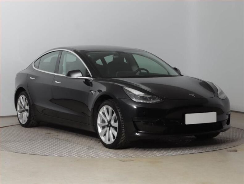 Tesla Model 3 - hlavní fotka