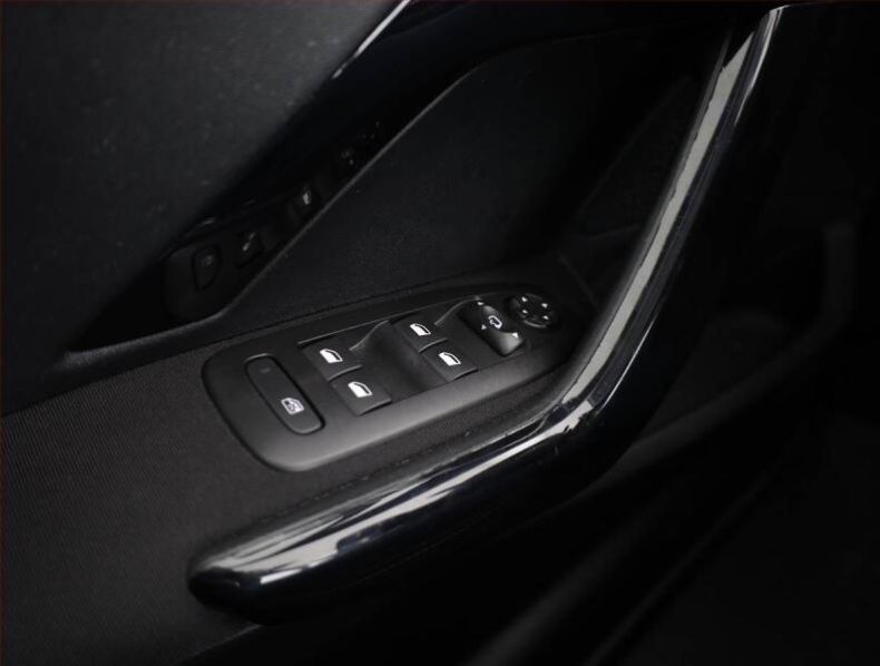 Peugeot 2008 - hlavní fotka