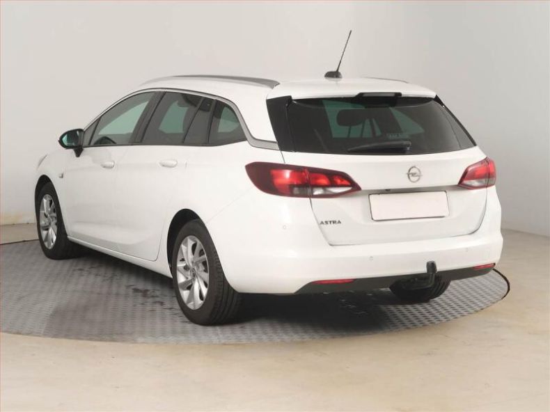 Opel Astra - hlavní fotka