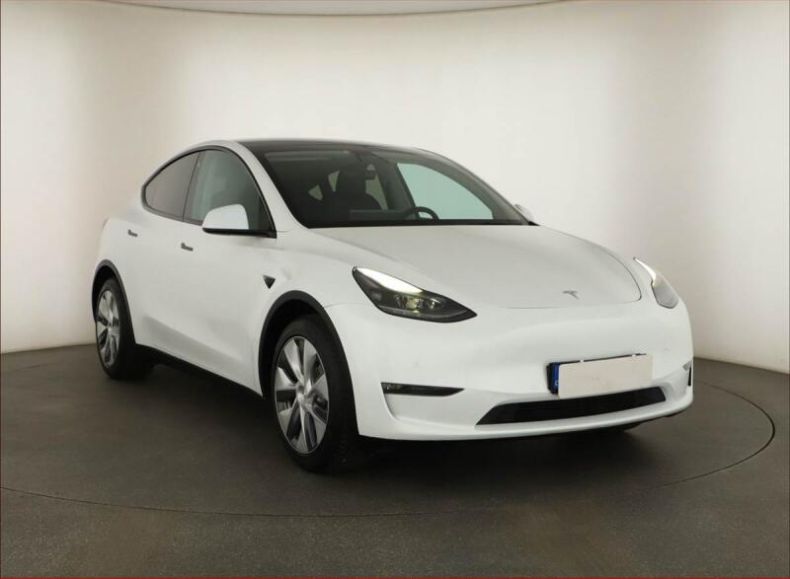 Tesla Model Y - hlavní fotka