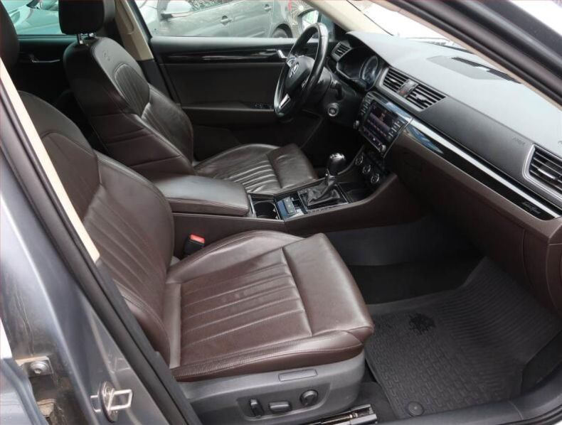 Škoda Superb - hlavní fotka