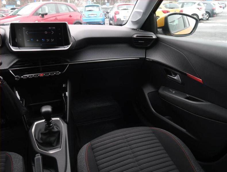 Peugeot 208 - hlavní fotka