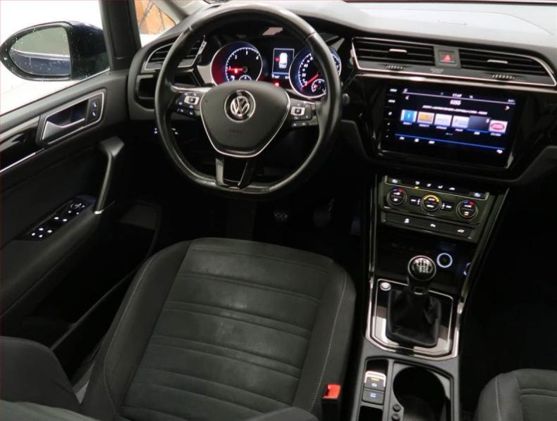 Volkswagen Touran - hlavní fotka