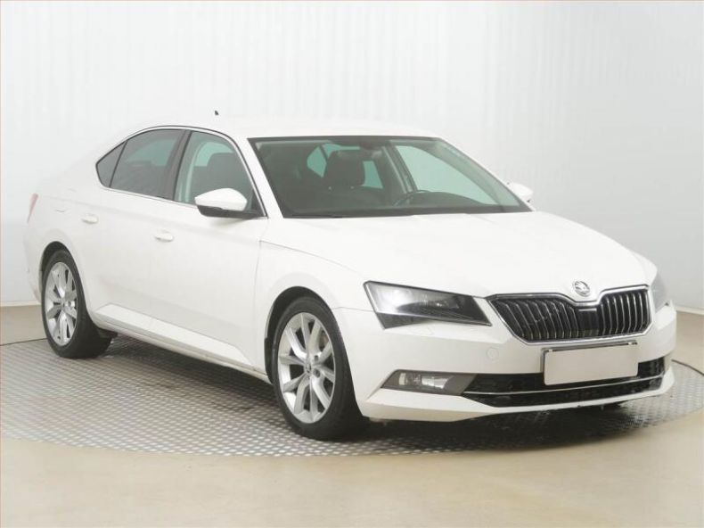 Škoda Superb - hlavní foto