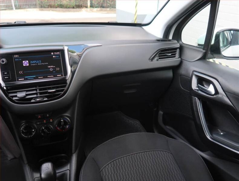 Peugeot 208 - hlavní fotka