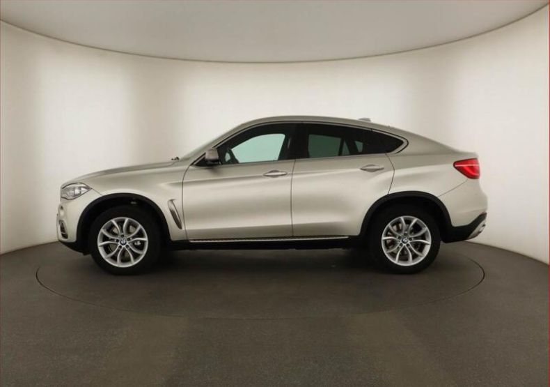BMW X6 - hlavní fotka