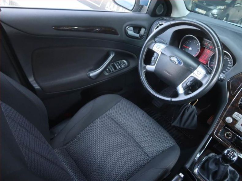 Ford Mondeo - hlavní fotka