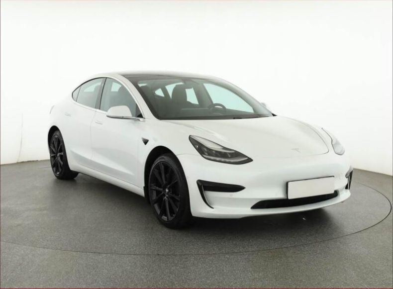 Tesla Model 3 - hlavní fotka inzerátu