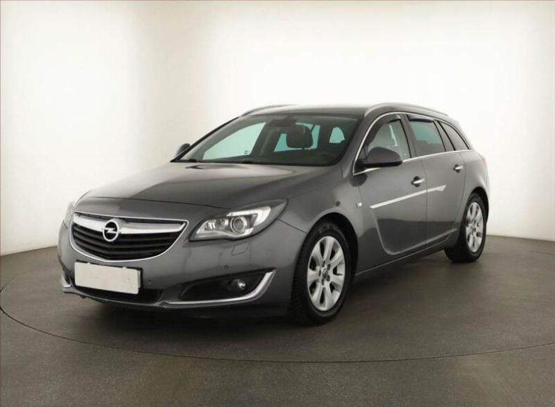 Opel Insignia - hlavní fotka