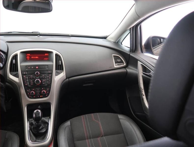 Opel Astra - hlavní fotka