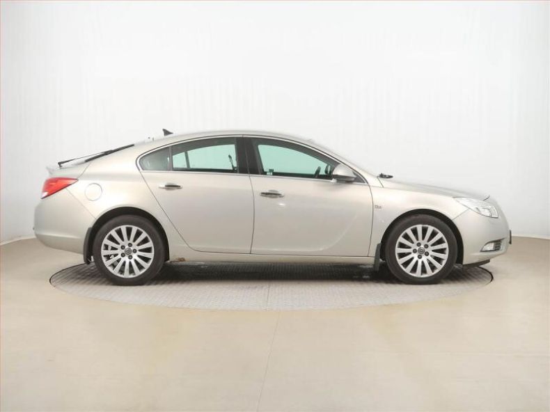 Opel Insignia - hlavní fotka