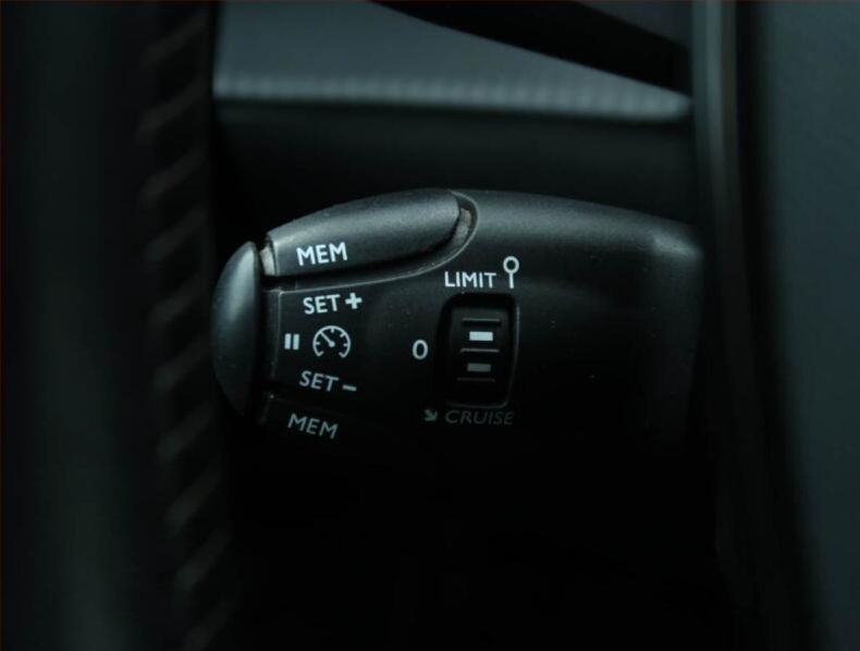Peugeot 2008 - hlavní fotka