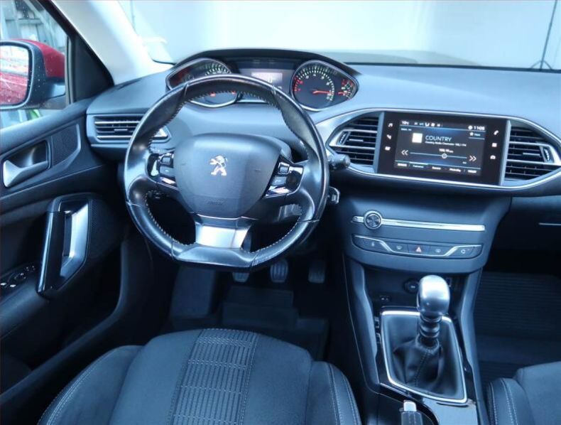 Peugeot 308 - hlavní fotka