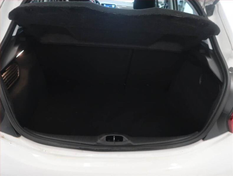 Peugeot 208 - hlavní fotka