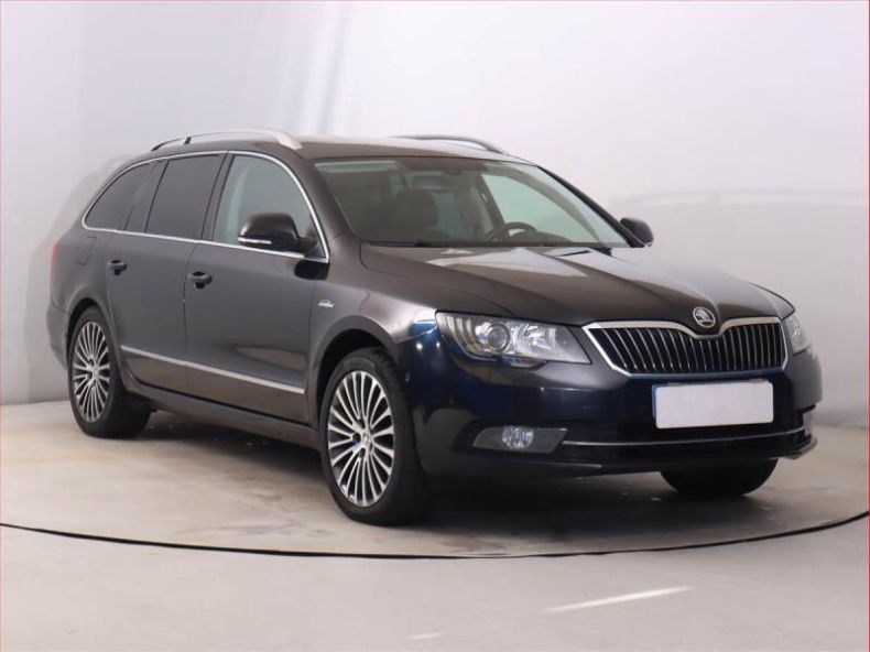 Škoda Superb - hlavní foto