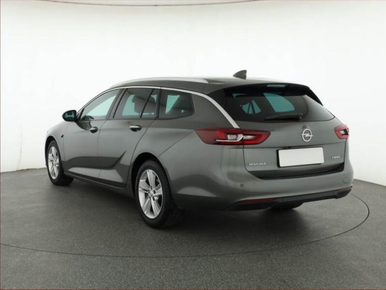 Opel Insignia - hlavní fotka