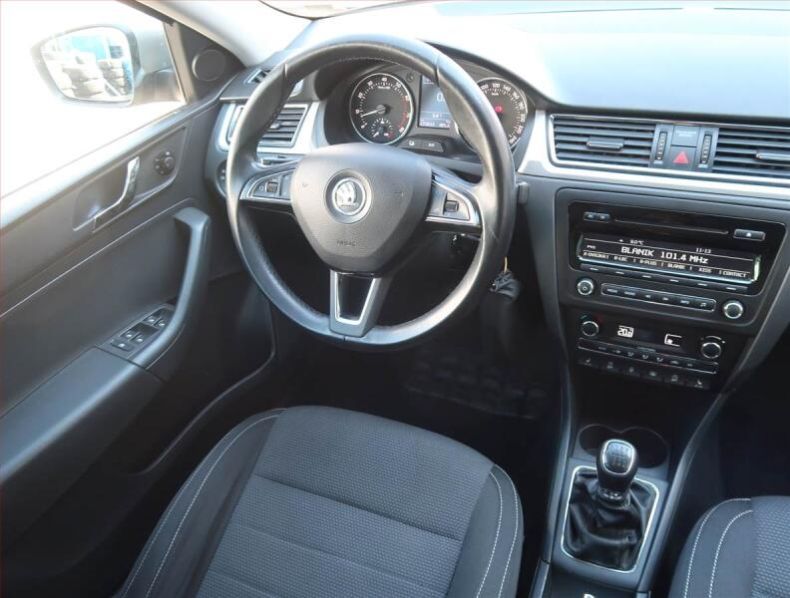 Škoda Rapid - hlavní fotka
