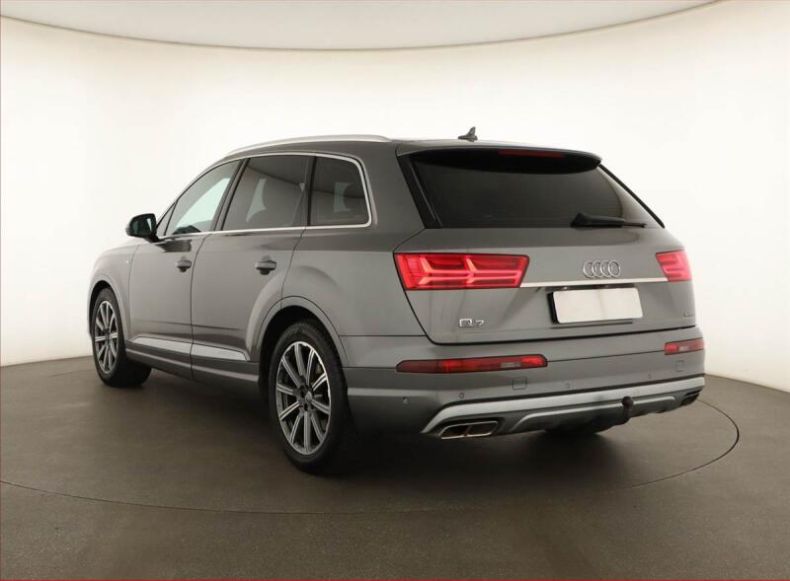 Audi Q7 - hlavní fotka